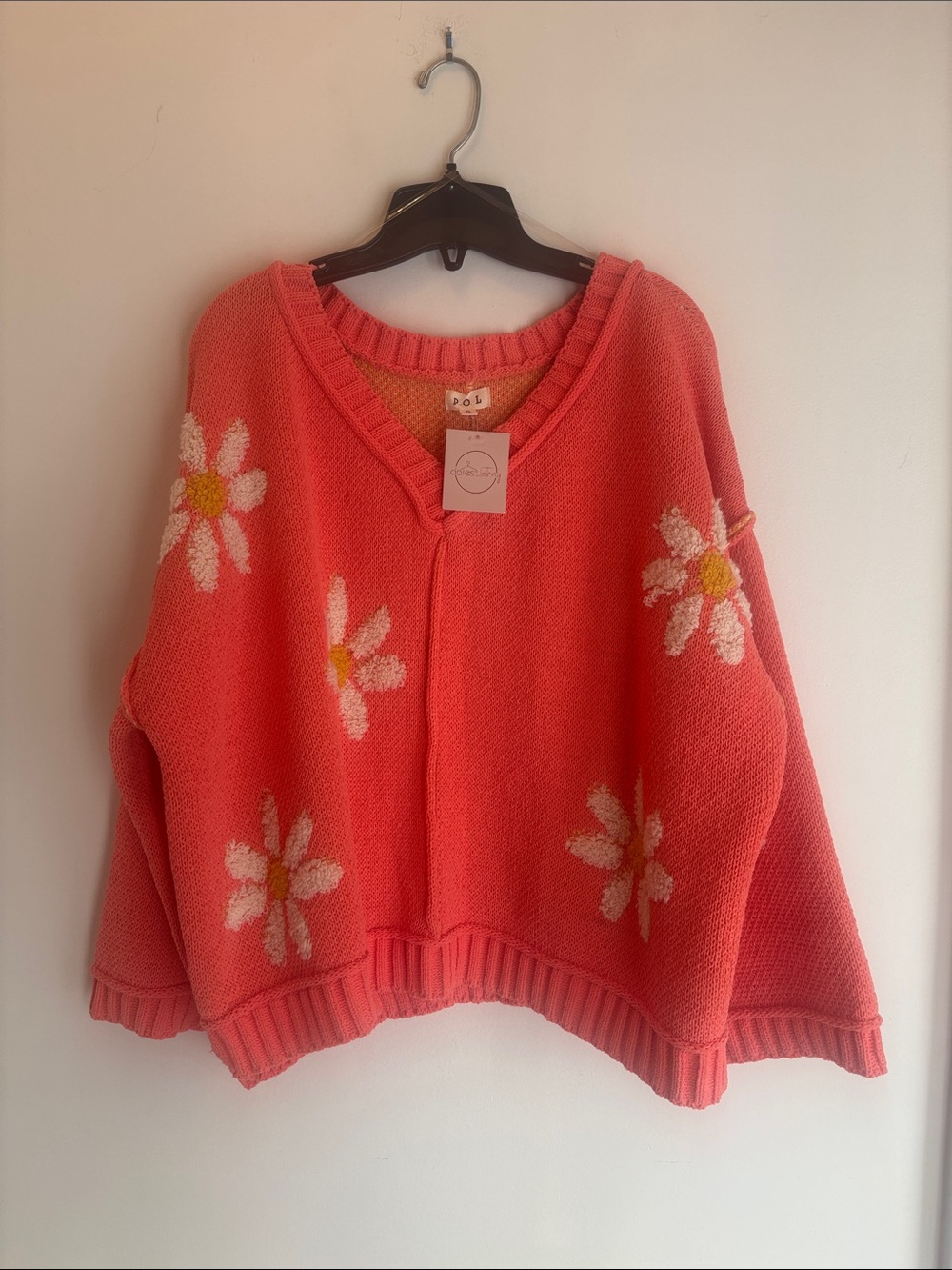 POL | NWT Oversized Coral Daisy V-Neck Sweater Sz S